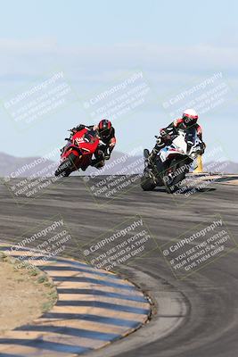 media/Nov-16-2025-Race Pace (Sun) [[8c5fa54630]]/Verified Riders/1-Turns 9 and 10 (925am)/